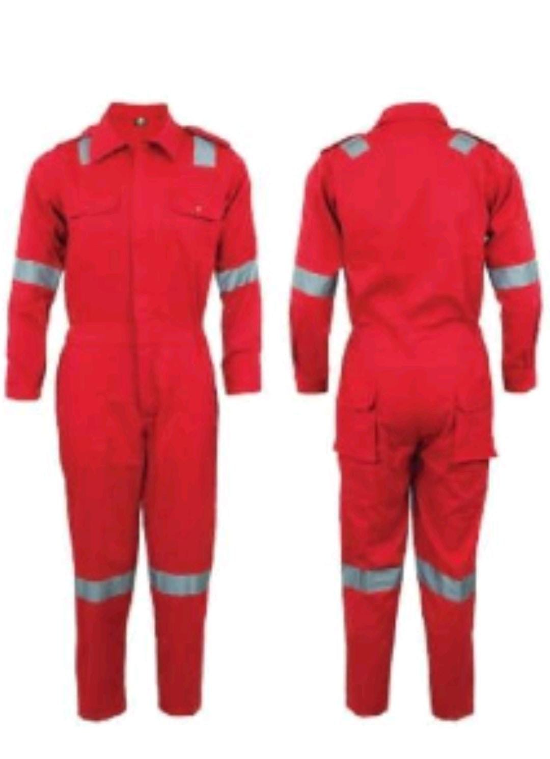 Baju kerja model terusan / coverall.